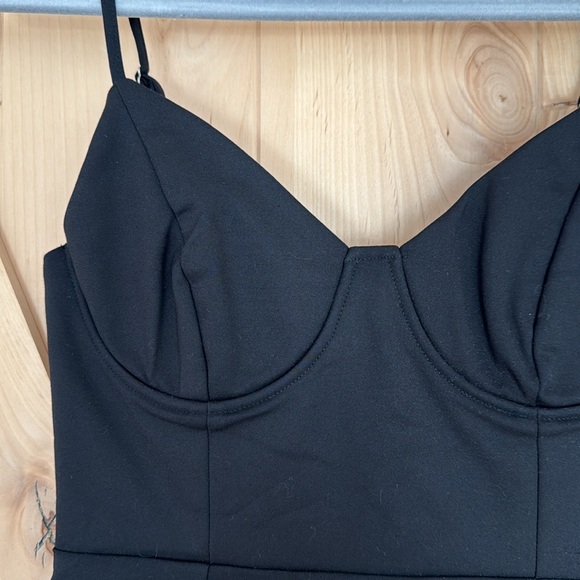 Short black dress - Picture 2 of 3